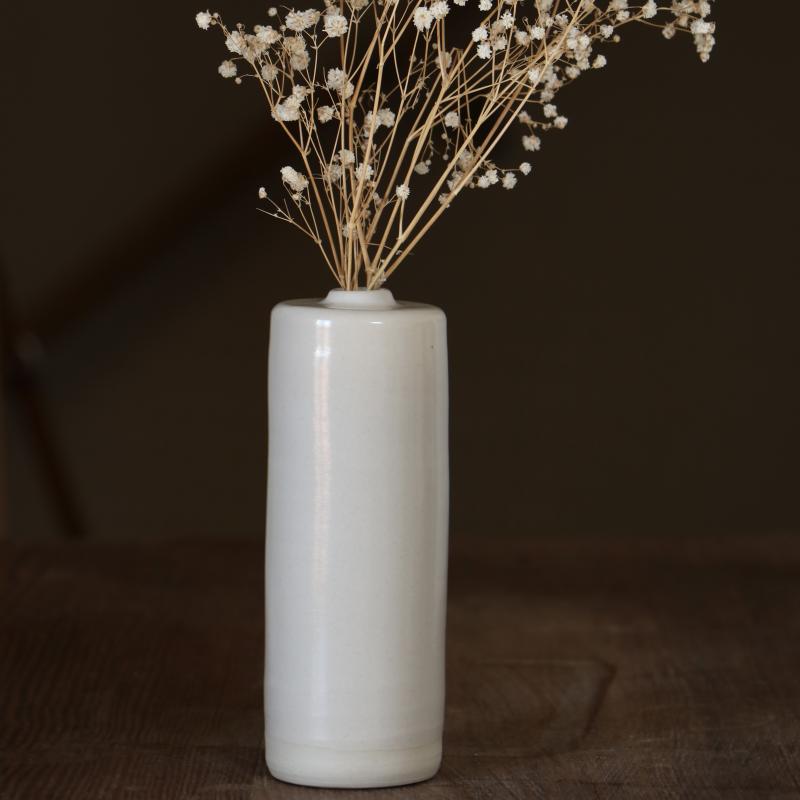 Vase artisanal tourné en grès blanc